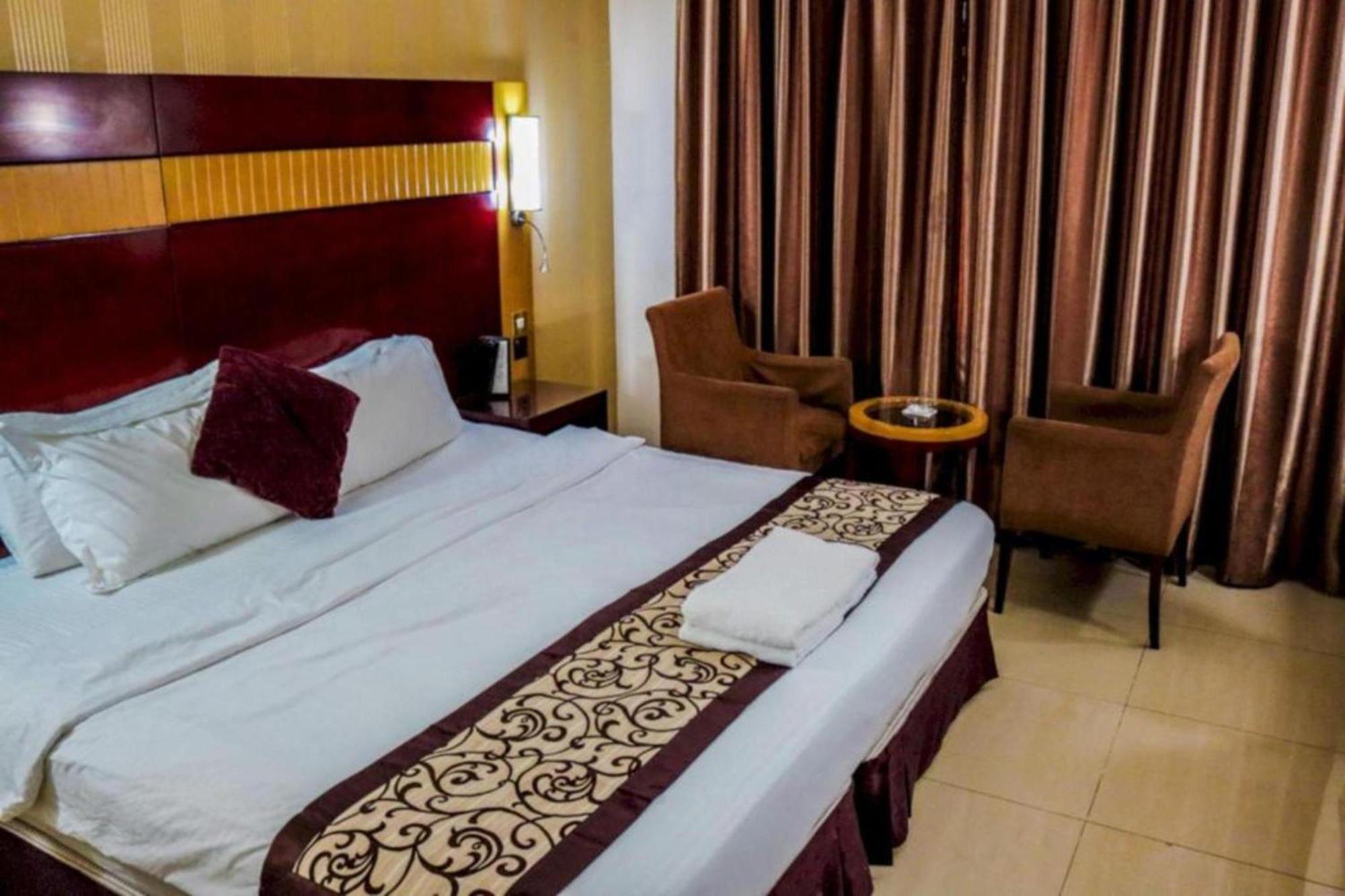Phoenix Hotel 3*
